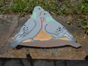 Pigeons peints sur chêne